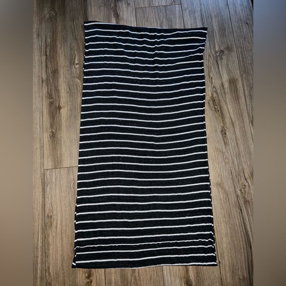 GAP Gray and White Infinity Scarf